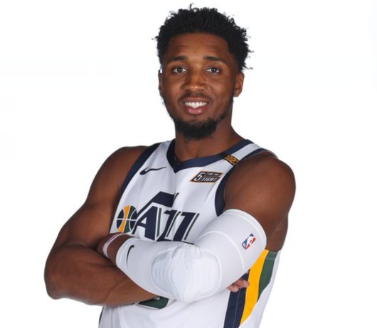 TA：阿莫林希望引进中场；曼联是否签门将取决于巴因迪尔未来