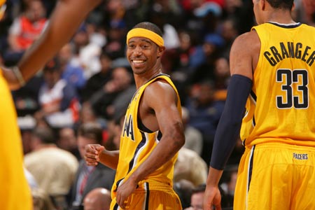 球星赛后向看台深深鞠躬